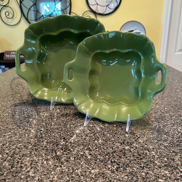 Two Unique Glass Square Nesting Bowl set in rich Green color 9.25” and 11” - Picture 9 of 10